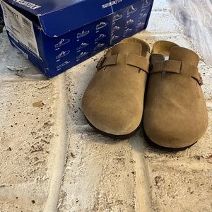 Birkenstock soft foot bed clogs